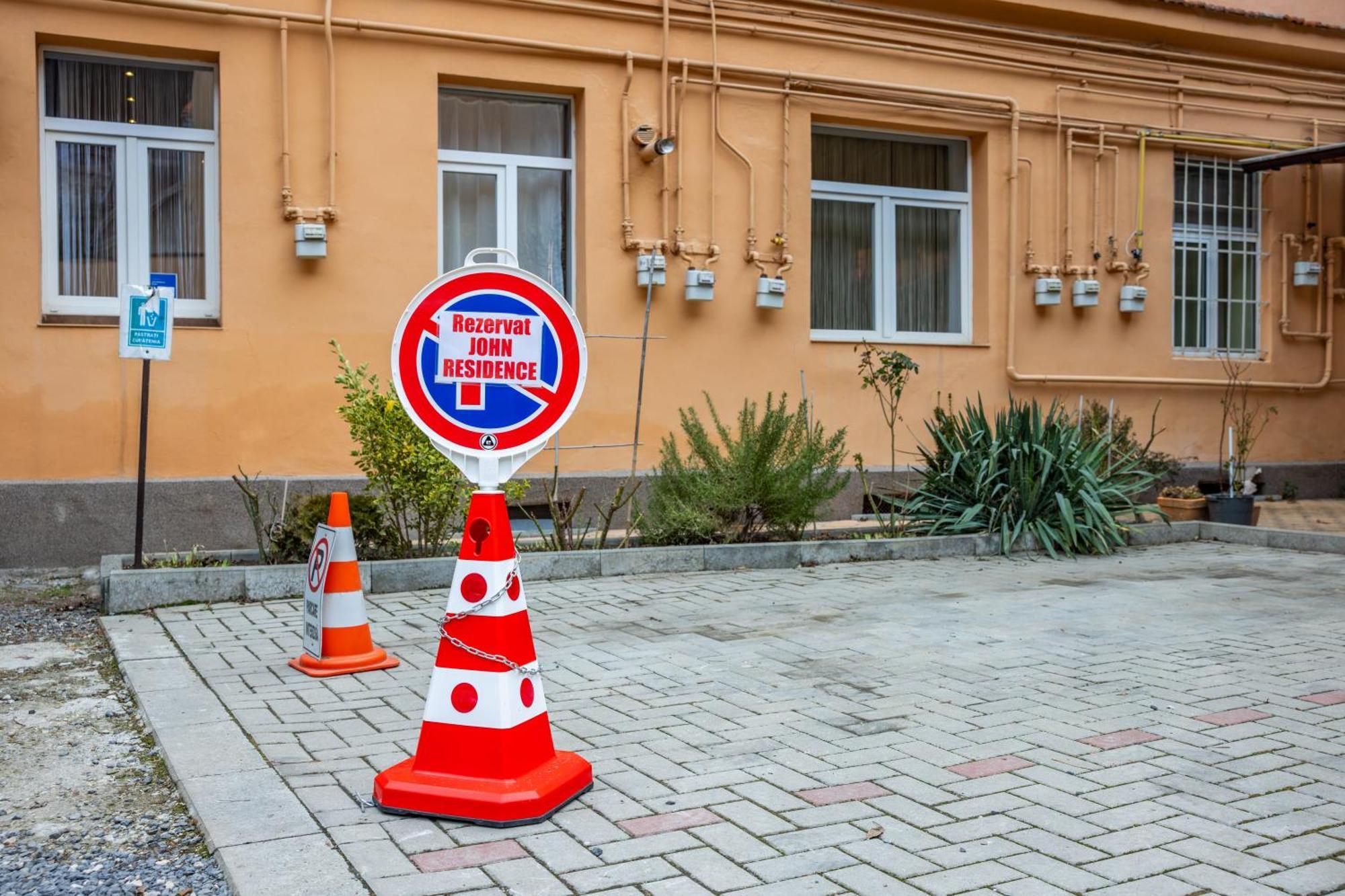 John Residence Apartment Brasov With Parking Option Kültér fotó